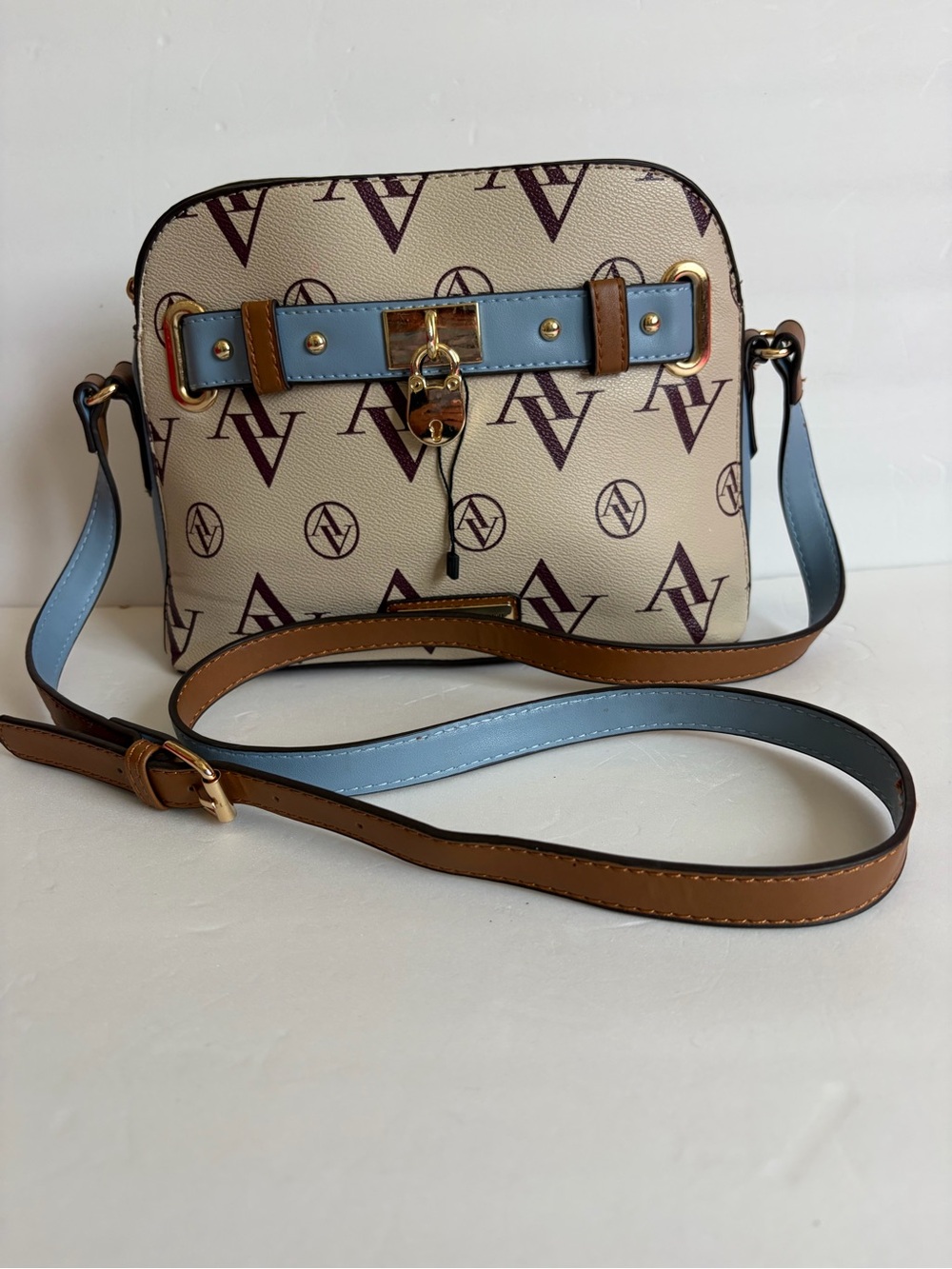 Adrienne Vittadini Cream Crossbody with Blue and Tan Trim - Picture 2 of 10